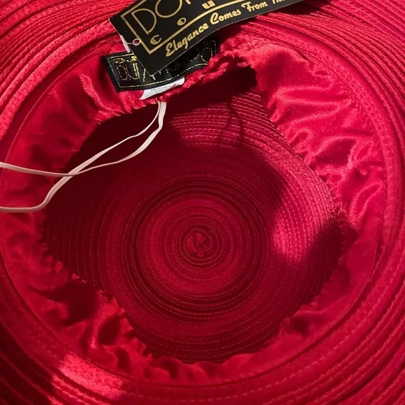 Elegant Red Hat with Gold Accents display picture 3